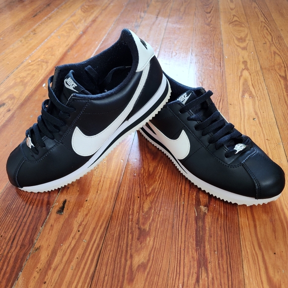 Nike Cortez Basic Leather 'Black White - Picture 1 of 6